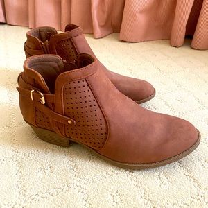 Top Moda Tan Perforated Strap Boho Ankle Booties - Size 10
